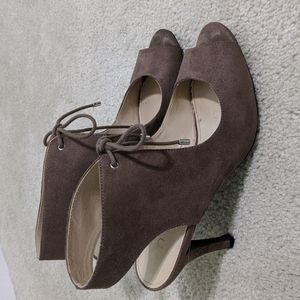 Tan pep toe heels